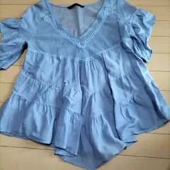 ZARA　フリルブラウス　　　Mサイズ