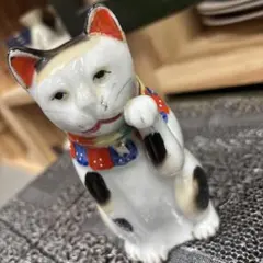 大正から昭和初期　九谷焼三毛猫 招き猫　古い招き猫は顔が違います❣️ 大正から昭和初期 九谷焼三毛猫 招き猫 古い招き猫は顔が違います