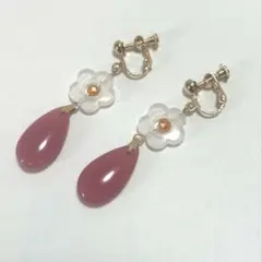 ハンドメイドアクセサリー　イヤリング　ピンク　花