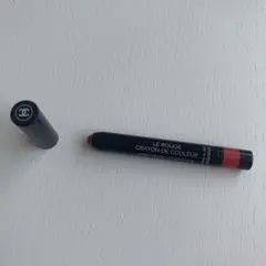Chanel LE ROUGE CRAYON DE COULEUR レッドのサムネイル