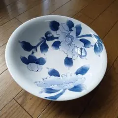 青い花柄の皿 水峰の刻印　大皿