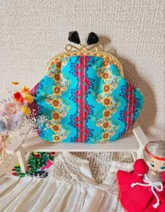 エキゾチックなブルーのがま口