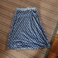 キューブシュガー　ネイビーとホワイトのドット柄フレアスカート