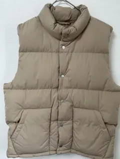 ベージュ ノースリーブ ダウンベスト