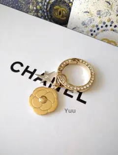 【訳あり】新品シャネルカメリアチャーム2025ホリデーノベルティ★キーホルダー