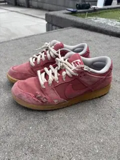 NIKE SB DUNK LOW