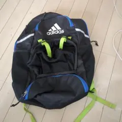 adidas サッカー　ボール入れつきリュック　24リットル