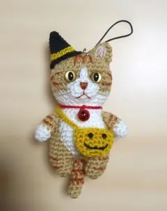 ハンドメイド　あみぐるみ　ネコ　ストラップ　薄茶白猫　ハロウィン