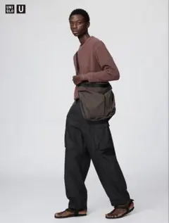 ユニクロ U UNIQLO U ワイドフィットカーゴパンツ ブラック Mサイズのサムネイル