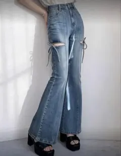 サイドカットアウトリボンフレアデニムパンツ