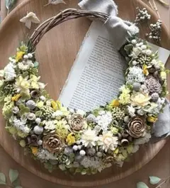 ついたちセール♡イエロー系 大きめドライフラワーの三日月リース　ハーフリース