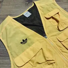 トレフォイル刺繍ロゴ【美品】adidasデサントベストL相当イエロー黄アウトドア