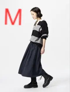 今季ユニクロ　ボリュームギャザースカート　丈短め　M　ネイビー　新品タグ付き