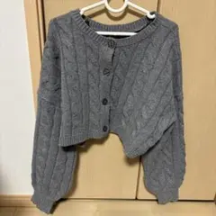 andme グレーケーブルニットカーディガン