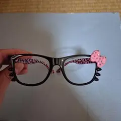 キティ風の伊達メガネ