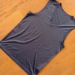 【お値下げ‼️】UNIQLO AIRism メッシュVネックノースリーブ M