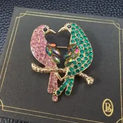 2羽の鳥 ブローチ ピンク グリーン