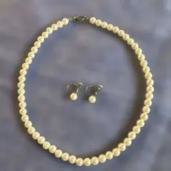パールのネックレスとイヤリング（プラッチックパール）