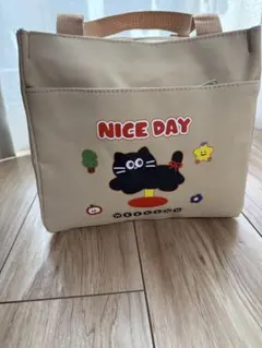 猫キャラクター付きベージュバッグ