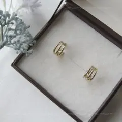 【新品未使用品/ESTELLE】3連フープピアス/チタンピアス/ゴールド
