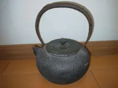 「昭和鉄瓶／昭和三十一年 記念刻印／インテリア・鑑賞用横17cm x 高23cm 昭和鉄瓶／昭和三十一年 記念刻印／インテリア・鑑賞用横17cm x 高23cm