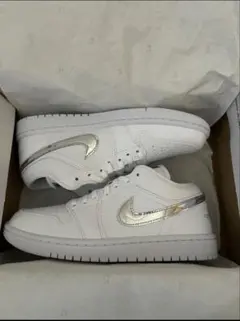 NIKE AIR JORDAN 1 LOW 24cm 月末まで期間限定値下げ中！のサムネイル