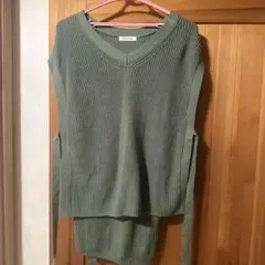 オリーブグリーン Vネック ニットベスト