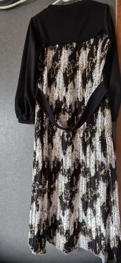 セール！！ベルト前にも可　黒の長袖ロングワンピース