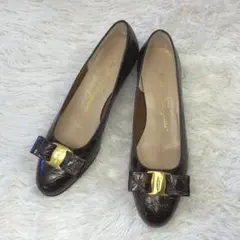 【美品】フェラガモ ヴァラリボン 23.5 パンプス クロコ型押し 茶 23