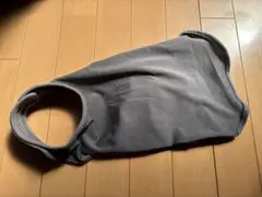 グレーの犬用ベスト型服　Lサイズ