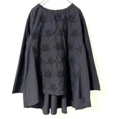 最終値下‼️ 【新品未使用】ビアズリー　刺繍フレアブラウス BEARDSLEY（ビアズリー）の「刺繍フレアブラウス（シャツ