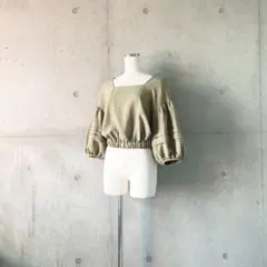 美品シテンCITENバブルヘム ショートブラウスオリーブFREEのサムネイル
