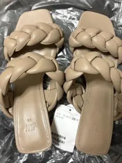 H&M 編み込みサンダル ヒール 38サイズ Mサイズ ベージュ 新品タグ付きのサムネイル