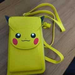 未使用　ポケモン アクセサリー お財布機能付きスマホショルダー ピカチュウ