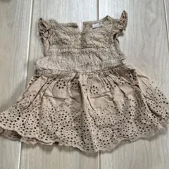 mert. main ベージュ刺繍フリルトップス