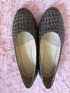 美品❗️グレー クロコダイルパターン フラットシューズ