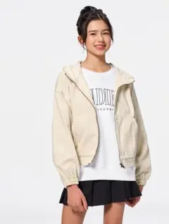 ベージュフード付きジャケット 新品タグ付きのサムネイル