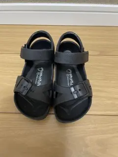 ブラックストラップサンダル