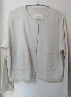 新品タグ付き ベージュ カーディガン ポケット付き M-Lサイズ 前隠しボタン