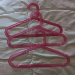 Ikea ピンク プラスチック製　キッズハンガー 3本セット