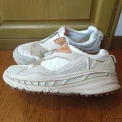 半額以下　美品　UGG 805 X MLTシューズ 28.0cm