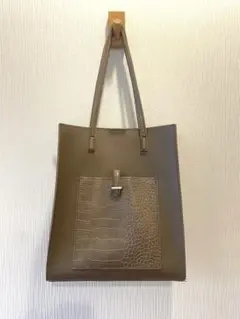【美品】ブラウン 合成皮革 トートバッグ クロコダイル風ポケット付き