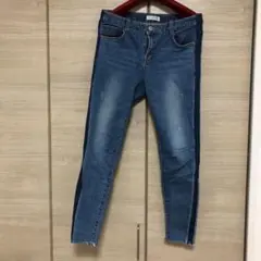 サイドラインで細見えデニムのサムネイル