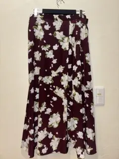 インゲボルグ えんじ色　クチナシ花柄　フレアースカート✨おまけのカットソー付き