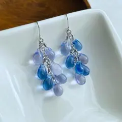 チェコガラスビーズ鈴なりピアス、イヤリング　ラベンダー