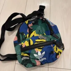 adidas ミニリュック　派手　カラフル　総柄のサムネイル