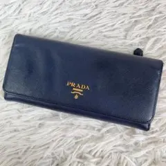 極美品✨PRADA 長財布 サフィアーノレザー メタルロゴ フラップ ネイビーのサムネイル
