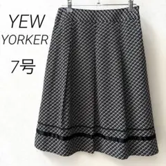 美品✨NEWYORKER 幾何学模様 ひざ丈スカート 黒 サテンテープ S 古着のサムネイル