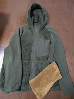 UNIQLOホワイトマウンテニアリングフリース+おまけ