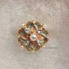 ピンバッジ　ピンクグリーン　小粒パールビジュー　ヴィクトリアン風　簡易ラッピング